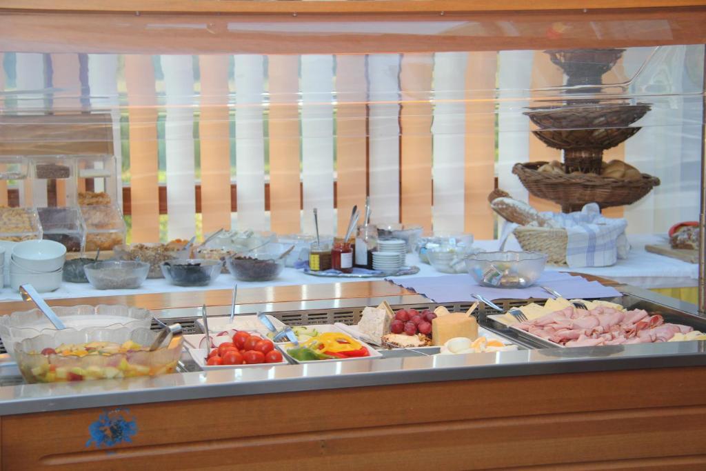 Simon - Hotel & Cafe บัด ทัทซ์มันน์สดอร์ฟ ภายนอก รูปภาพ